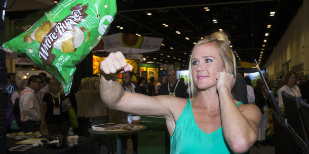 Holly Holm testet WhiteRusset-Kartoffeln Holly Holm testet WhiteRusset-Kartoffeln